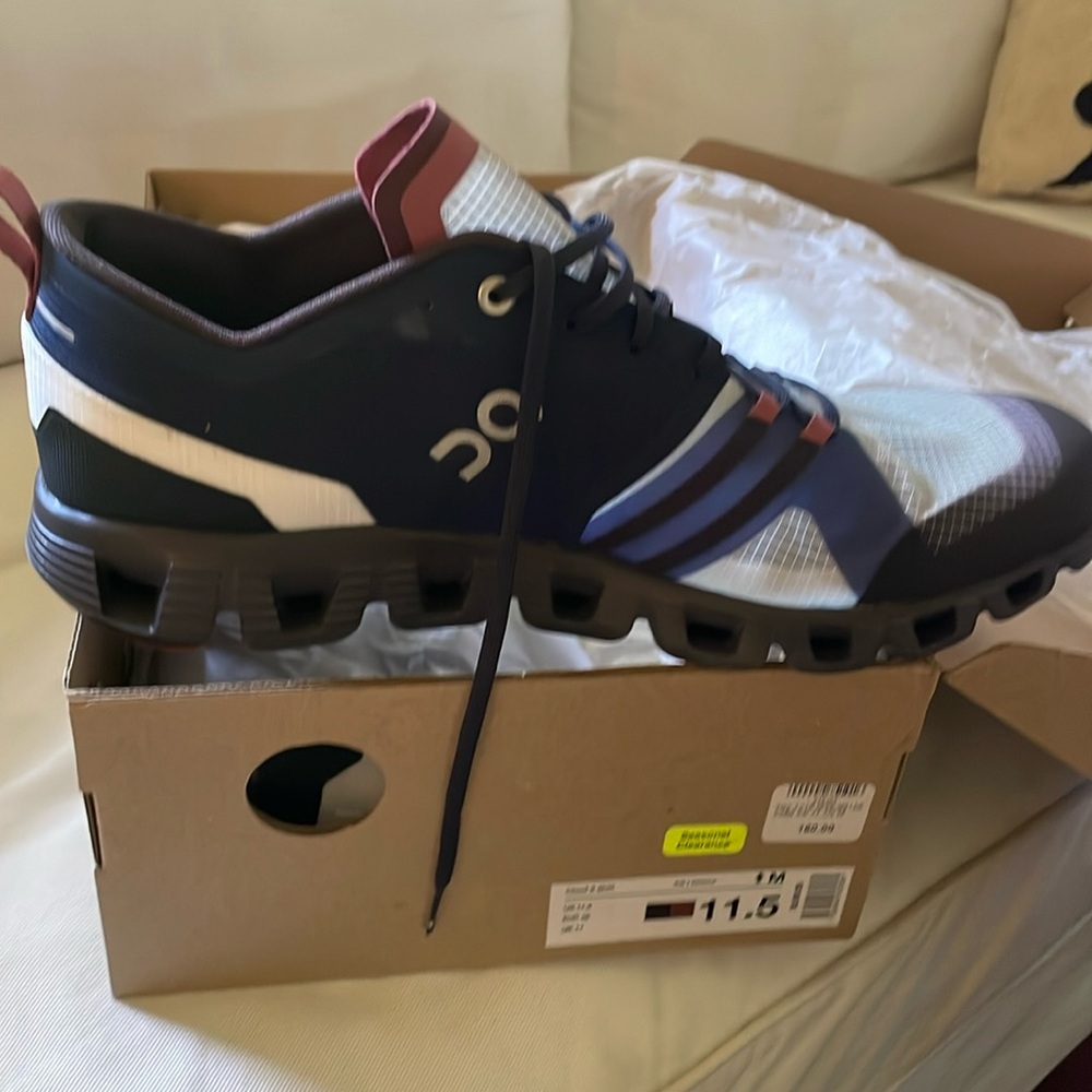 On Cloud Cloud X Shift size 11.5  New with box. Never worn.